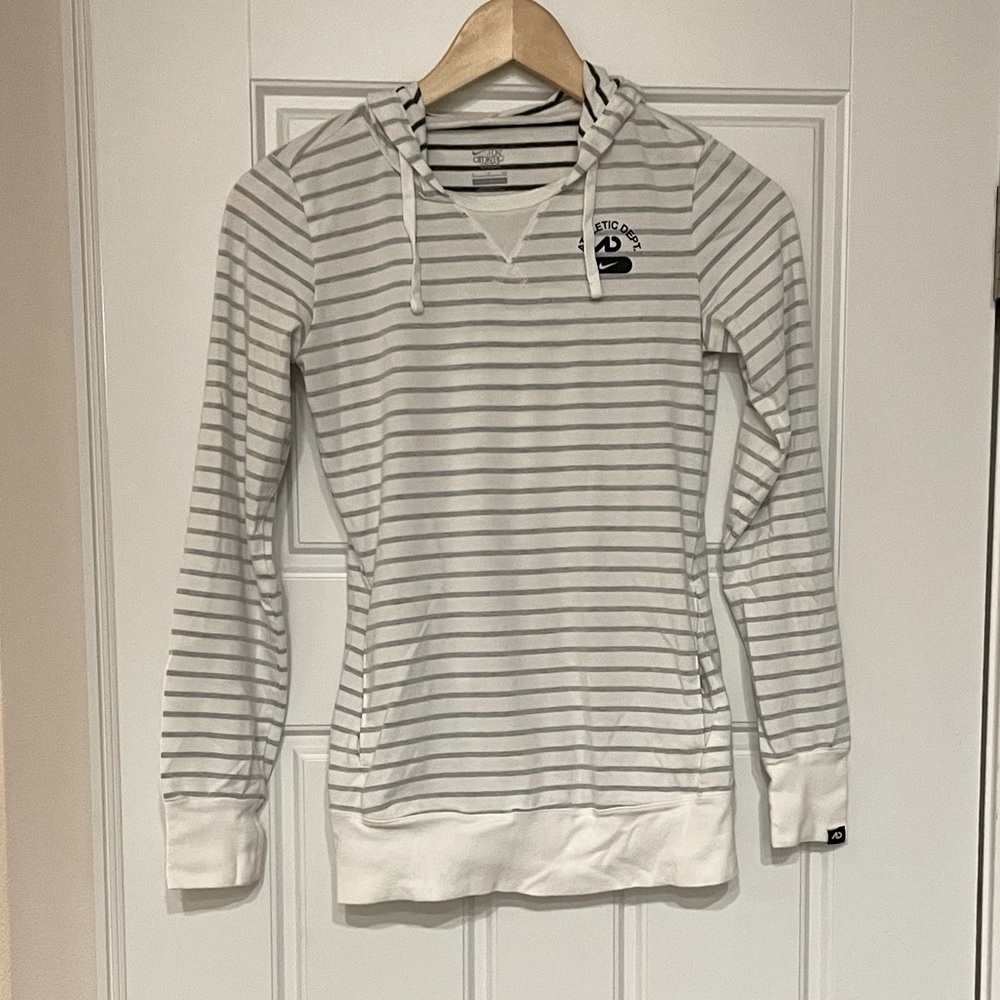 Nike women’s hooded lightweight sweatshirt - small
